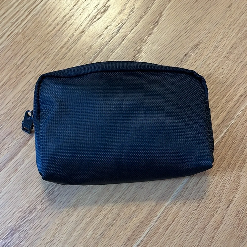 Tumi delta small